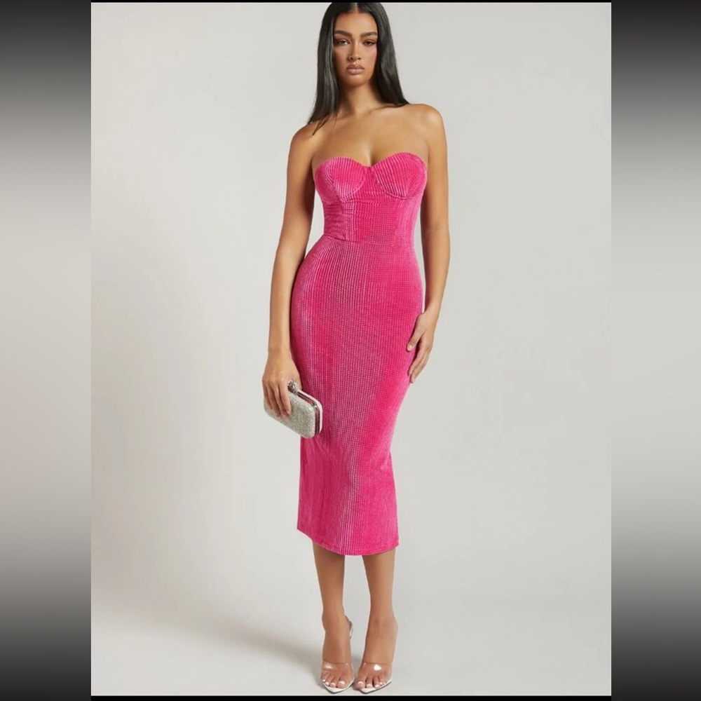 Figure hugging bodycon midi dress